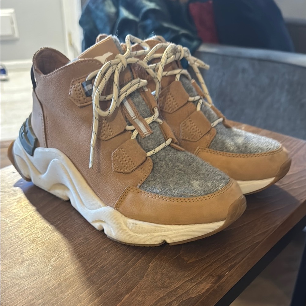 Chic High-Top Sneakers - Tan and Gray